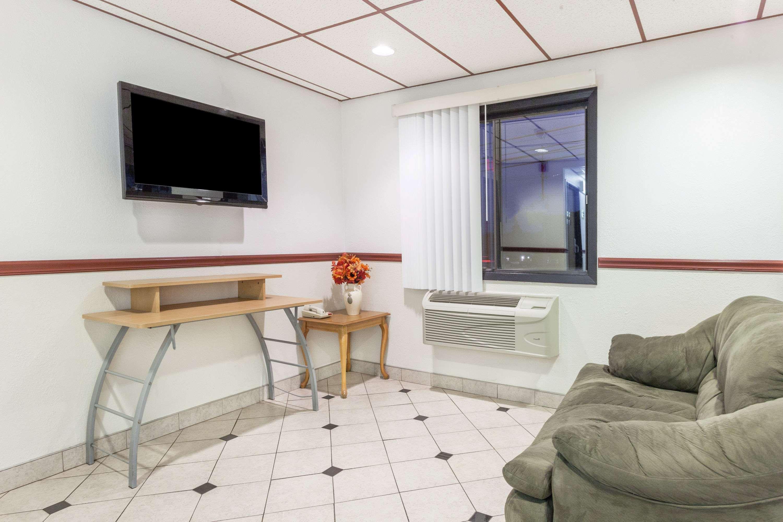Super 8 By Wyndham Winchester Va מראה חיצוני תמונה